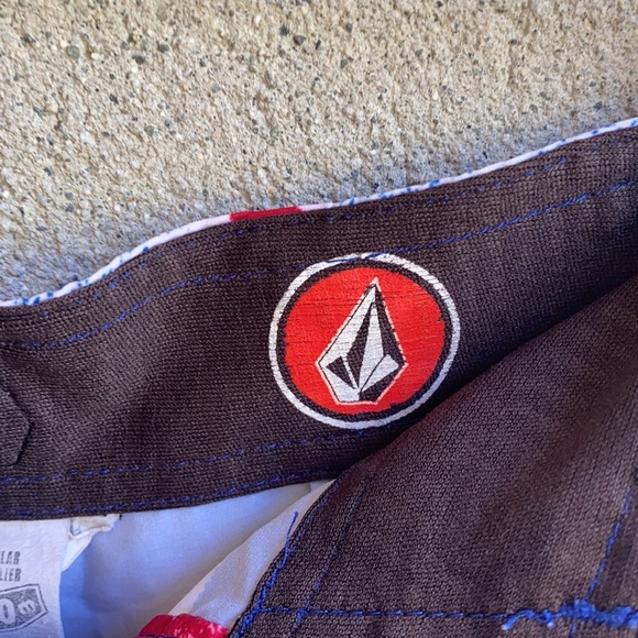 Sz 10 Kids Volcom “Pure Function” Boardies - Picture 5 of 11